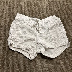 Old navy white linen shorts with drawstring. Size XS